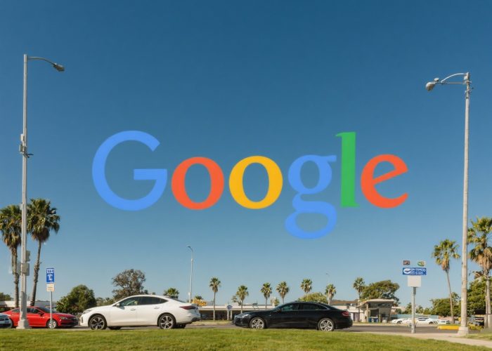 אייקון של גוגל ברקע מכוניות ומדשאות